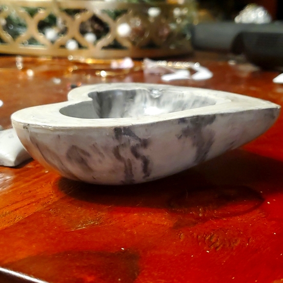 Resin Heart Bowl with More Hearts - Picture 4 of 5